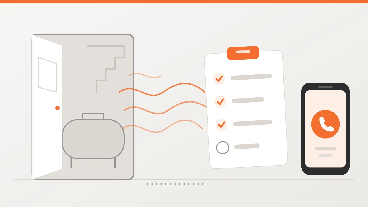 Illustration: halb geöffnete Kellertür, aus der Geruchsschwaden ziehen, dahinter ein Heizöltank; im Vordergrund ein Klemmbrett mit Checkliste und ein Smartphone mit Telefonsymbol.